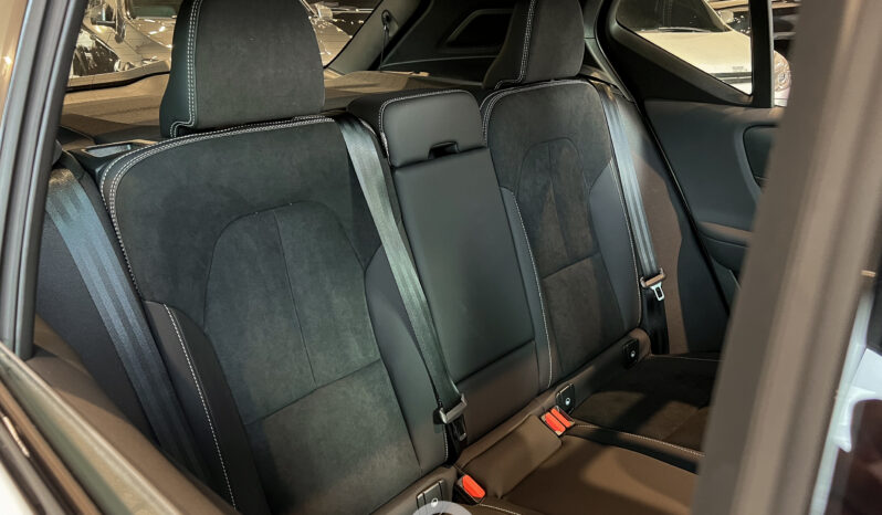 VOLVO XC40 B5 AWD 2024 lleno