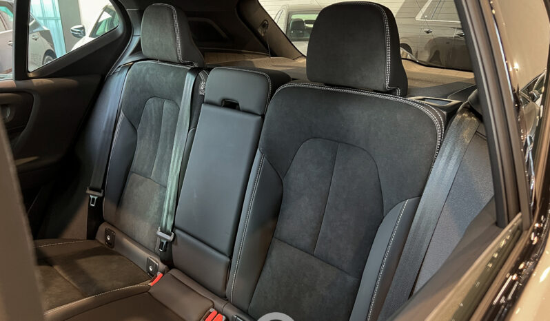 VOLVO XC40 B5 AWD 2024 lleno