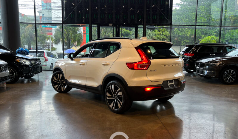 VOLVO XC40 B5 AWD 2024 lleno