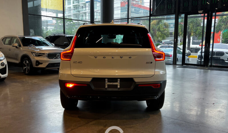 VOLVO XC40 B5 AWD 2024 lleno
