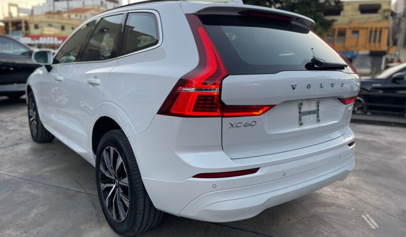 Volvo XC60 Plus B5 2024 lleno