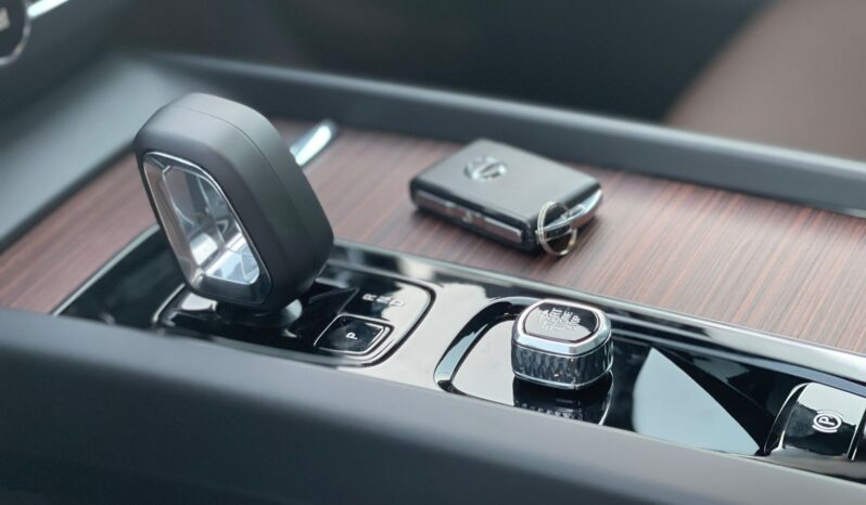 Volvo XC60 Plus B5 2024 lleno