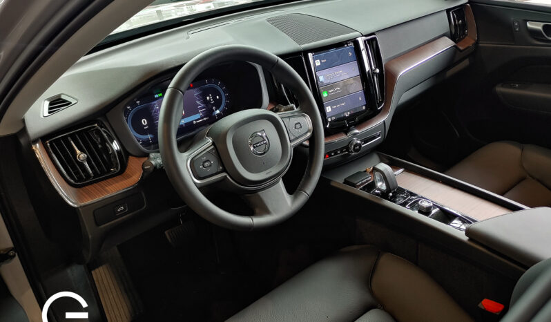 Volvo XC60 Plus B5 2024 lleno