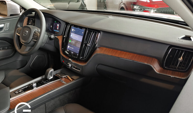 Volvo XC60 Plus B5 2024 lleno