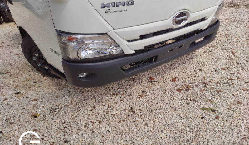 Hino 300 2024 19 Pies en Chasis lleno