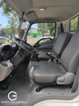 Hino 300 2024 19 Pies en Chasis lleno