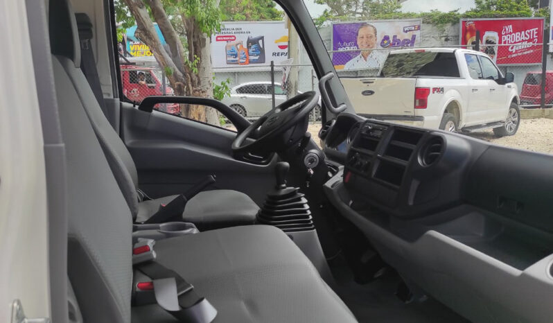 Hino 300 2024 19 Pies en Chasis lleno
