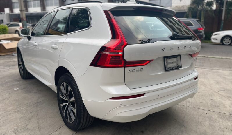 VOLVO XC60 B5 PLUS 2024 lleno