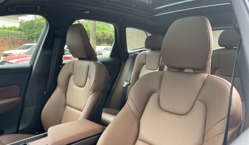 VOLVO XC60 B5 PLUS 2024 lleno