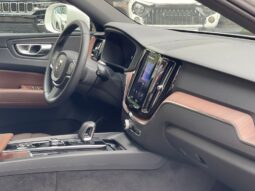 VOLVO XC60 B5 PLUS 2024 lleno