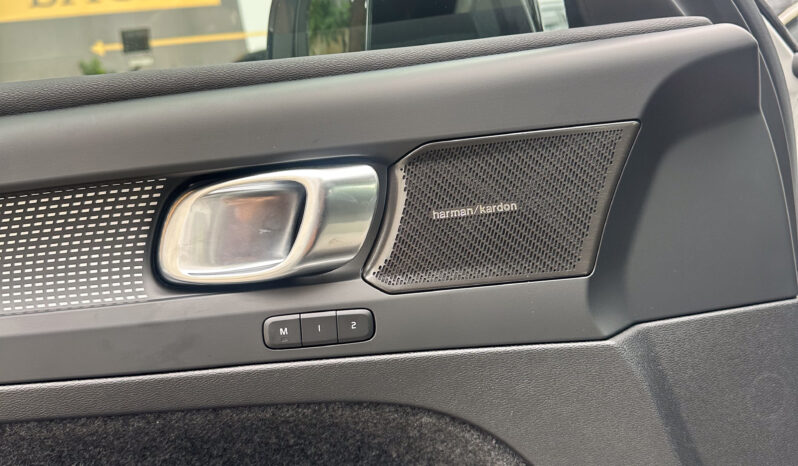 Volvo XC40 Ultimate Dark B5 2024 lleno