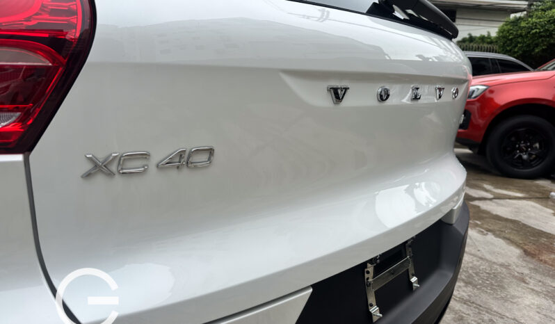 Volvo XC40 Ultimate Dark B5 2024 lleno