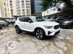Volvo XC40 Ultimate Dark B5 2024 lleno