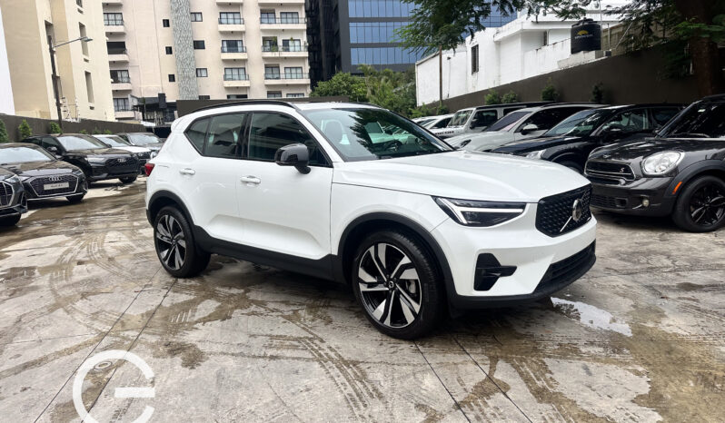 Volvo XC40 Ultimate Dark B5 2024 lleno