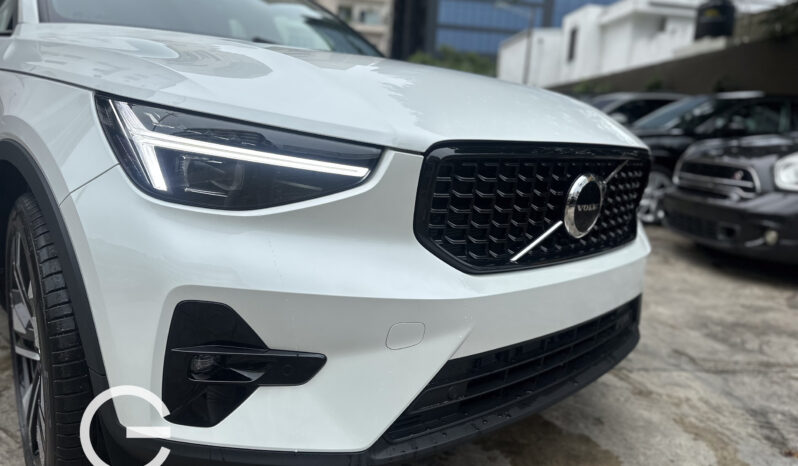 Volvo XC40 Ultimate Dark B5 2024 lleno