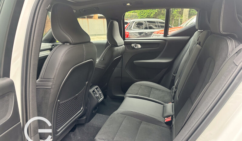 Volvo XC40 Ultimate Dark B5 2024 lleno