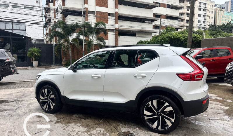 Volvo XC40 Ultimate Dark B5 2024 lleno