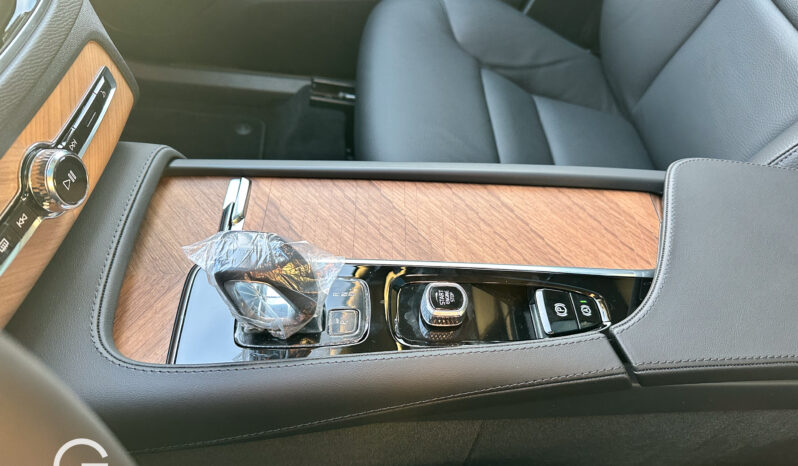Volvo XC90 Plus Recharge 2025 lleno