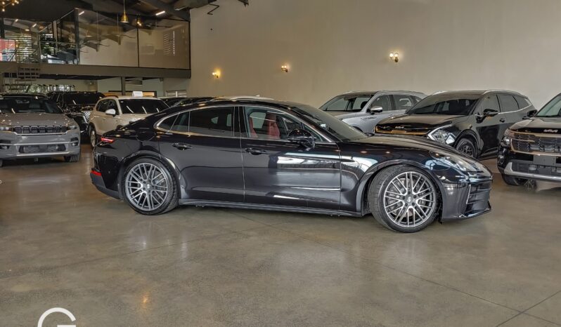 Porsche Panamera 4 2025 lleno