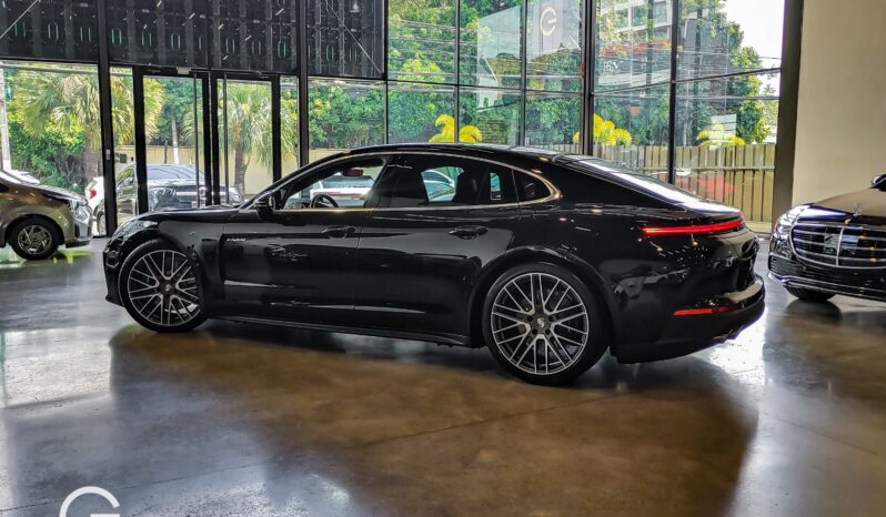 Porsche Panamera 4 2025 lleno