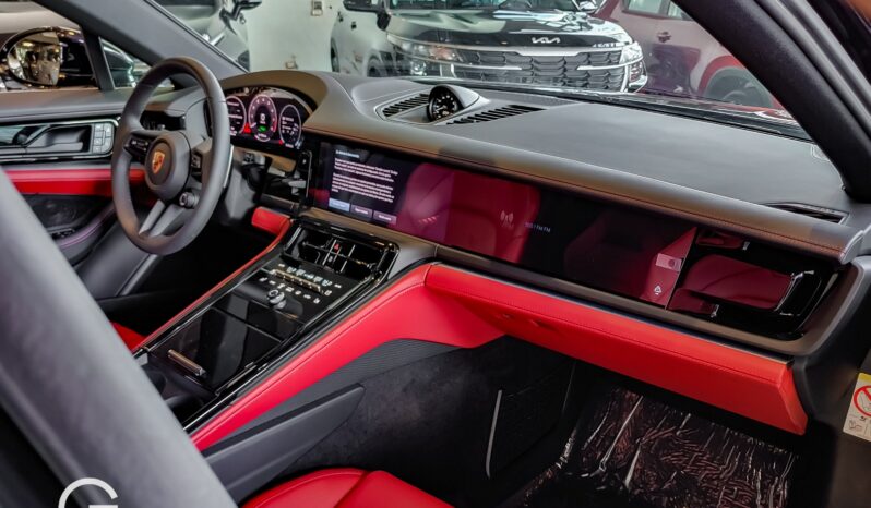 Porsche Panamera 4 2025 lleno