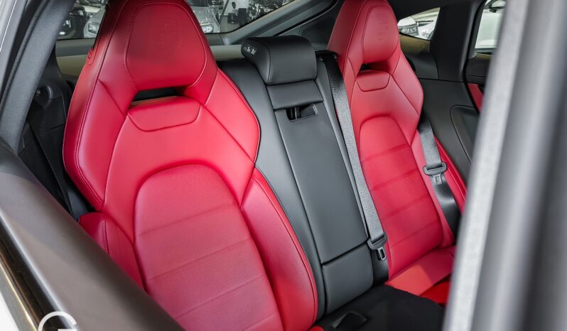 Porsche Panamera 4 2025 lleno