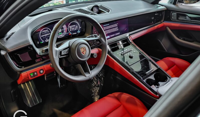 Porsche Panamera 4 2025 lleno
