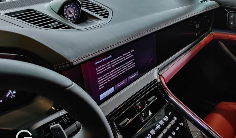 Porsche Panamera 4 2025 lleno