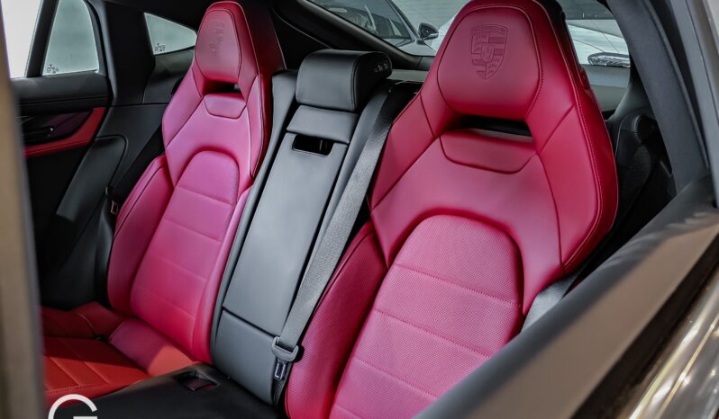Porsche Panamera 4 2025 lleno