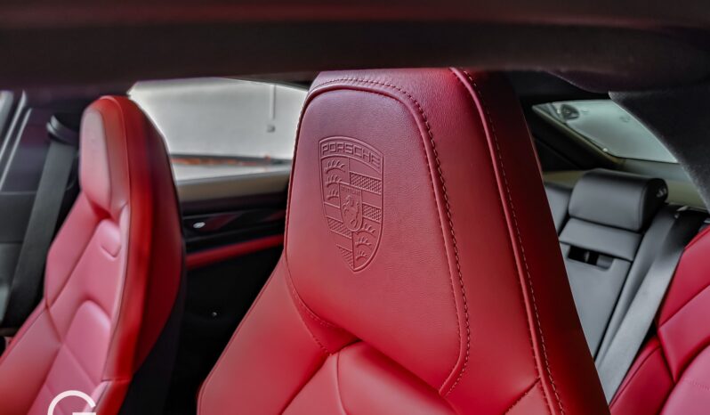 Porsche Panamera 4 2025 lleno