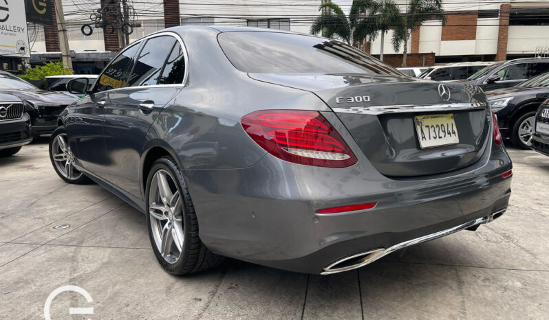 MERCEDES BENZ E300 2017 lleno