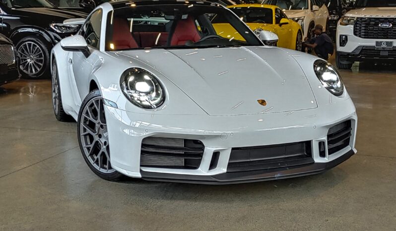 Porsche 911 Carrera 2025 lleno