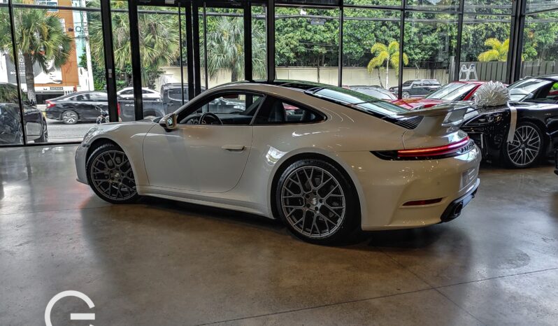Porsche 911 Carrera 2025 lleno