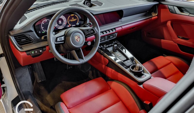 Porsche 911 Carrera 2025 lleno
