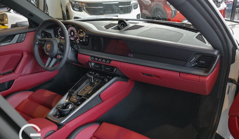 Porsche 911 Carrera 2025 lleno