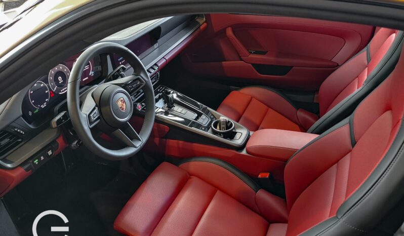 Porsche 911 Carrera 2025 lleno