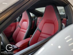 Porsche 911 Carrera 2025 lleno