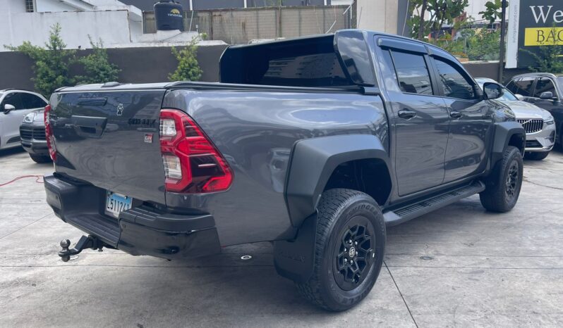 TOYOTA HILUX GR 2025 lleno
