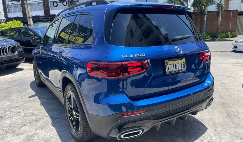 MERCEDES-BENZ CLASE GLB 200 AMG LINE 2024 lleno