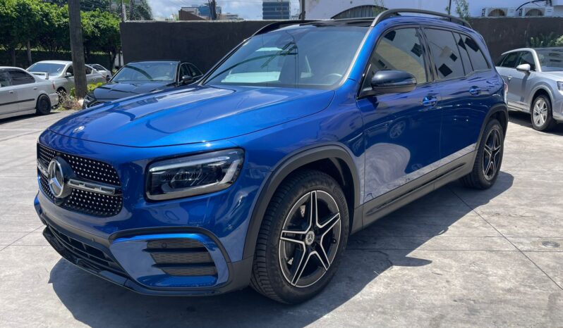 MERCEDES-BENZ CLASE GLB 200 AMG LINE 2024 lleno