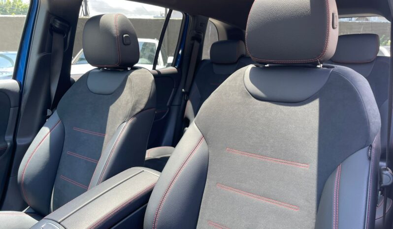 MERCEDES-BENZ CLASE GLB 200 AMG LINE 2024 lleno