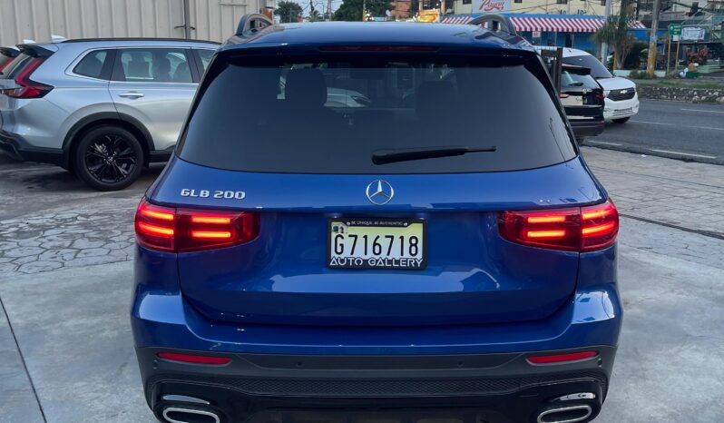 MERCEDES-BENZ CLASE GLB 200 AMG LINE 2024 lleno