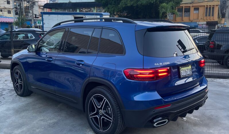MERCEDES-BENZ CLASE GLB 200 AMG LINE 2024 lleno