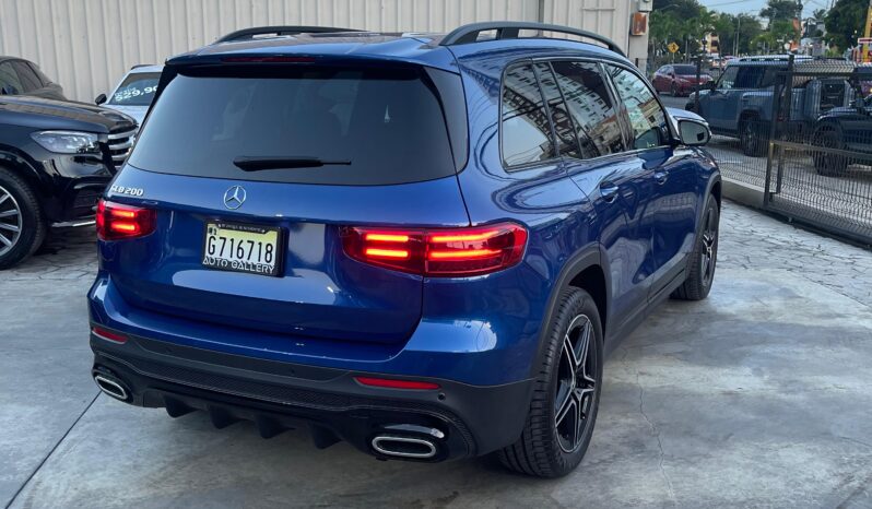 MERCEDES-BENZ CLASE GLB 200 AMG LINE 2024 lleno