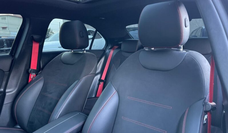 Mercedes-Benz Clase A 35-AMG 2022 lleno