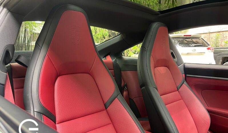 PORSCHE 911 CARRERA 2025 lleno