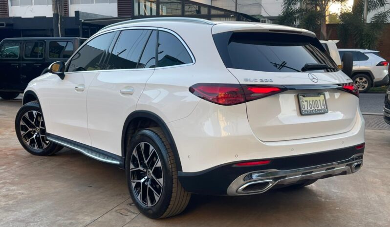 Mercedes-Benz Clase GLC 200 2025. lleno