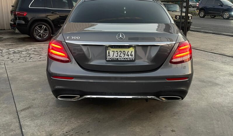 MERCEDES BENZ E300 2017 lleno