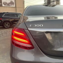 MERCEDES BENZ E300 2017 lleno
