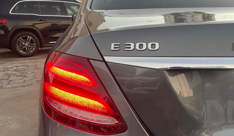 MERCEDES BENZ E300 2017 lleno